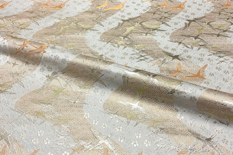 金襴生地 京都 西陣織 流水翔鶴文（白）柄の和柄生地通販なら都香庵