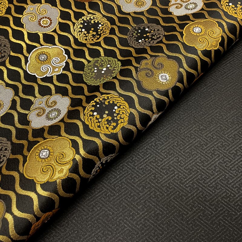 金襴織物 立涌に宝相華文（黒）裏地との組み合わせ例