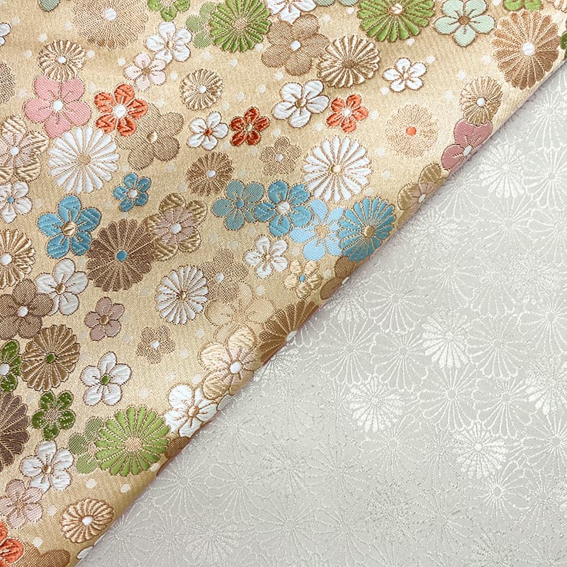 金襴織物 菊梅花丸文（桑染）裏地との組み合わせ例