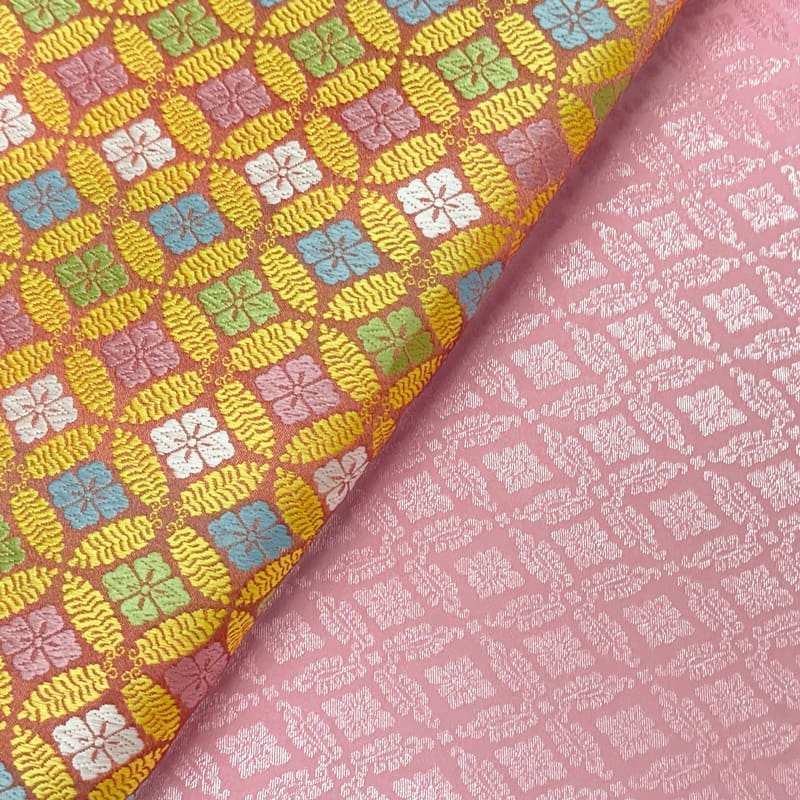 金襴織物 道羊歯七宝文 (紅梅色) 裏地との組み合わせ例