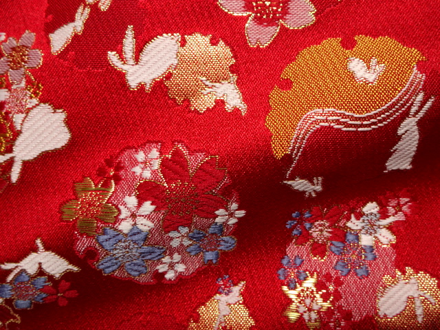 金襴織物 兎に雪輪桜（赤）