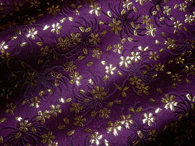 金襴織物 紫地菊地文に小櫻（金箔）