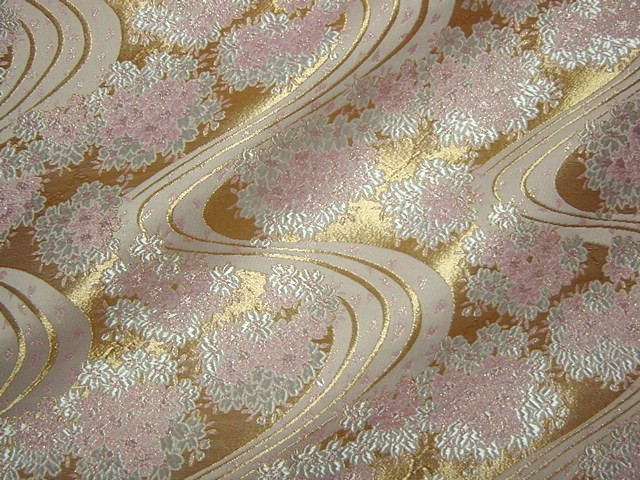 金襴織物 金地桜に流水