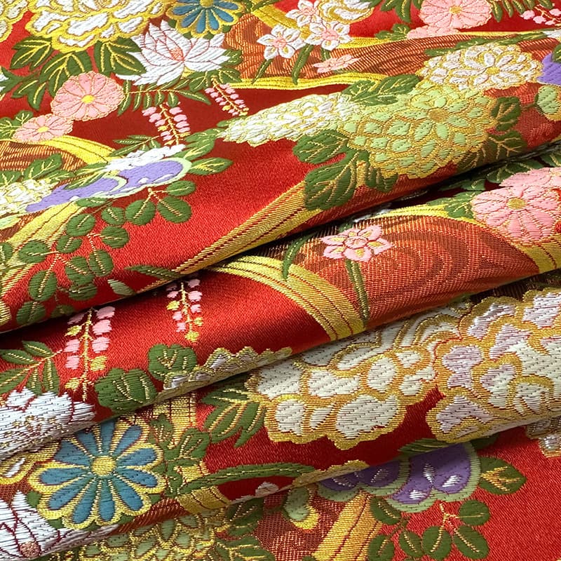 金襴織物 雅流水文（赤） 角度違いの柄表現