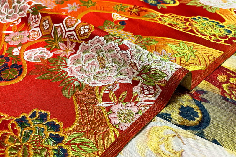 金襴生地 流水に四季草花（赤）