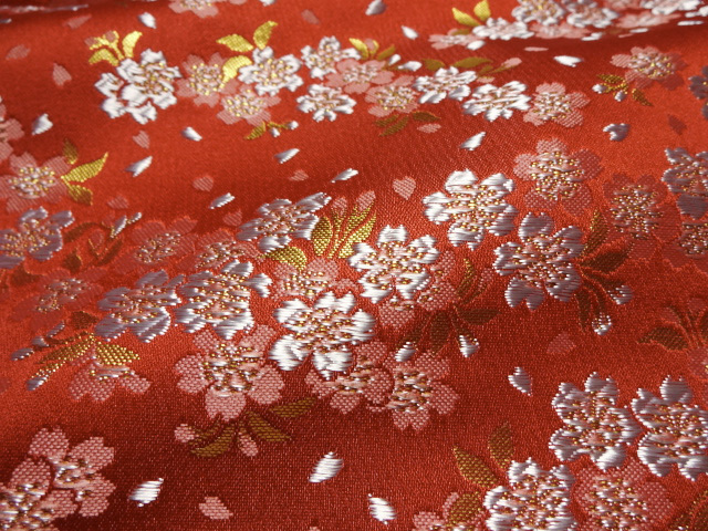 京都西陣織・金襴生地 雅桜（赤） 10cm単位 切り売り 和柄 和風生地 はぎれ 布地 きんらん よさこい